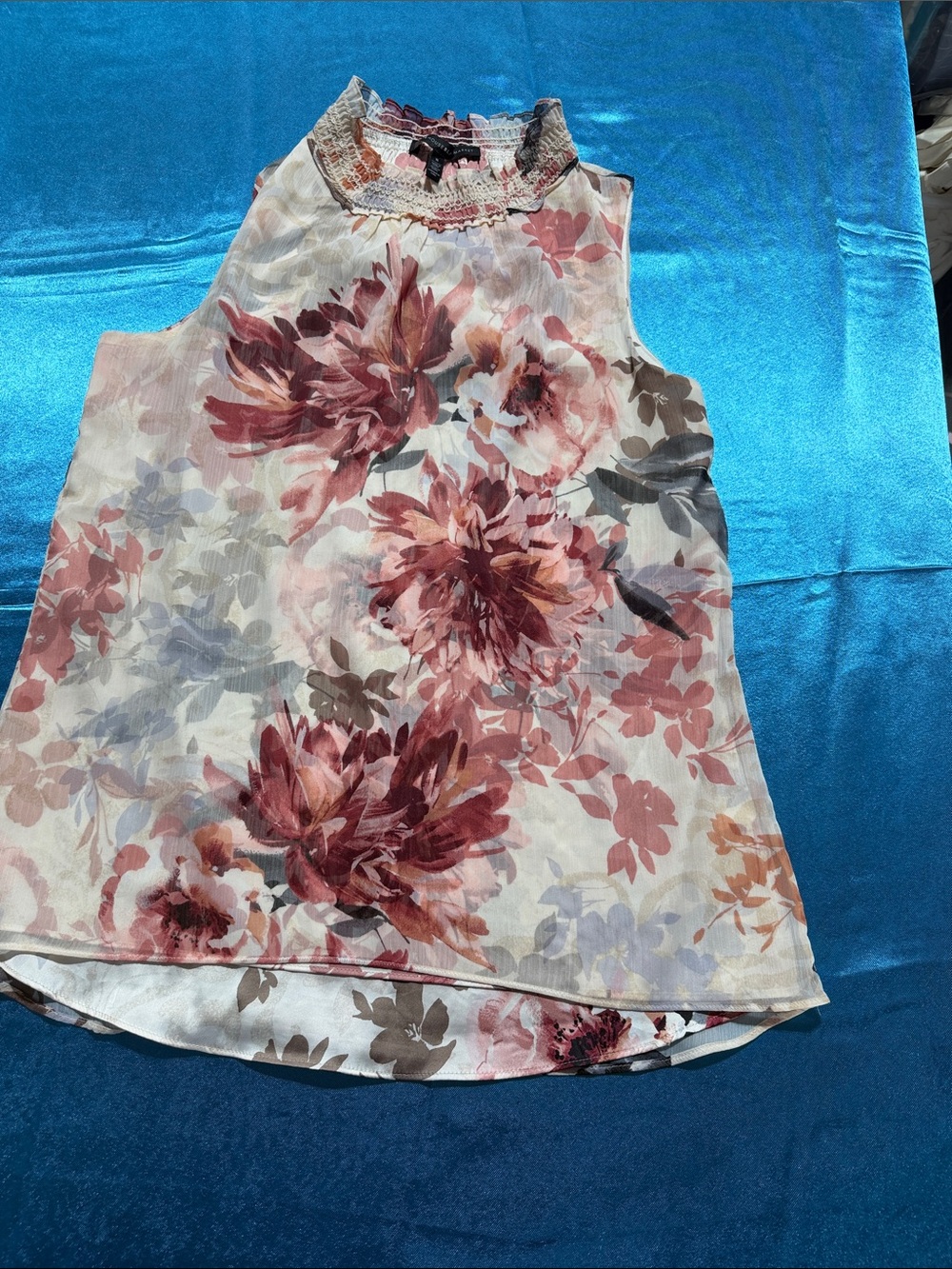 White House Black Market Floral Sleeveless Mock Neck Camisole in Rose and Cream